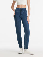 A lady wears high-waisted jeans.